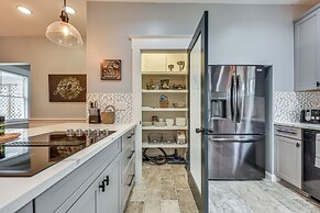 Chic Jacksonville Getaway, Walk to River & Parks!