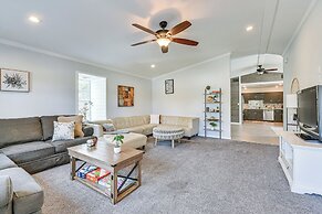 Family-friendly Duplex 6 Mi to Fort Walton Beach!