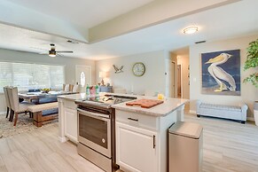 Bradenton Paradise: Pool, Patio & Putting Green!