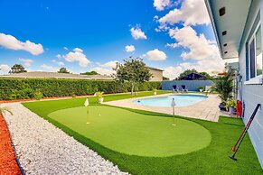 Bradenton Paradise: Pool, Patio & Putting Green!