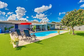 Bradenton Paradise: Pool, Patio & Putting Green!