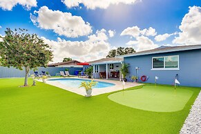 Bradenton Paradise: Pool, Patio & Putting Green!