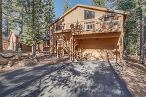 Pet-friendly Home in Truckee w/ Balconies + Grill!