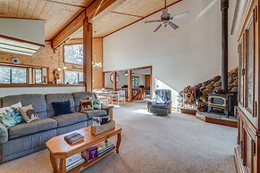 Pet-friendly Home in Truckee w/ Balconies + Grill!