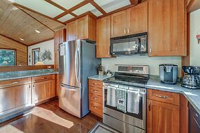 Pet-friendly Home in Truckee w/ Balconies + Grill!