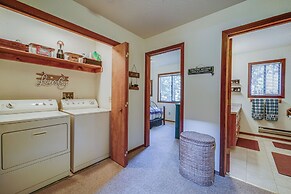 Pet-friendly Home in Truckee w/ Balconies + Grill!