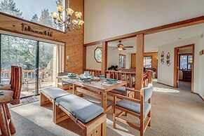 Pet-friendly Home in Truckee w/ Balconies + Grill!