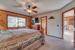 Pet-friendly Home in Truckee w/ Balconies + Grill!
