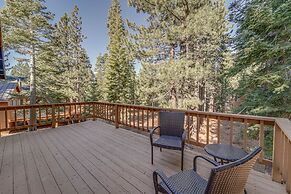 Pet-friendly Home in Truckee w/ Balconies + Grill!