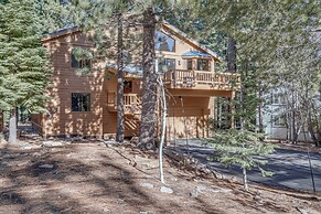 Pet-friendly Home in Truckee w/ Balconies + Grill!