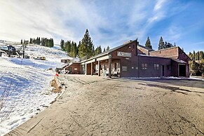 Pet-friendly Home in Truckee w/ Balconies + Grill!