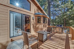 Pet-friendly Home in Truckee w/ Balconies + Grill!