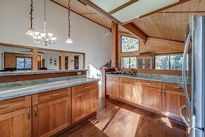 Pet-friendly Home in Truckee w/ Balconies + Grill!
