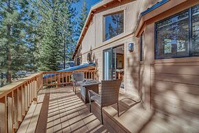 Pet-friendly Home in Truckee w/ Balconies + Grill!