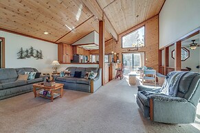 Pet-friendly Home in Truckee w/ Balconies + Grill!