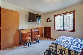 Pet-friendly Home in Truckee w/ Balconies + Grill!