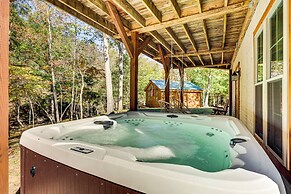 Wardensville Cabin w/ Hot Tub, Creek & Fire Pit!