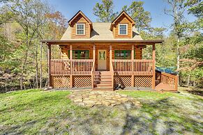 Wardensville Cabin w/ Hot Tub, Creek & Fire Pit!