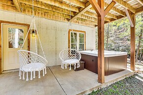 Wardensville Cabin w/ Hot Tub, Creek & Fire Pit!