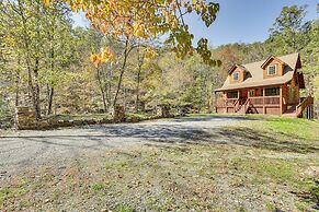 Wardensville Cabin w/ Hot Tub, Creek & Fire Pit!