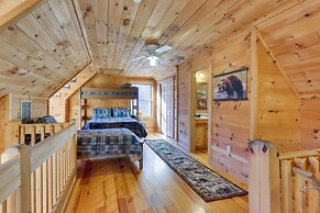 Wardensville Cabin w/ Hot Tub, Creek & Fire Pit!