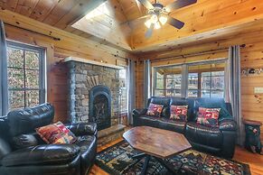 Wardensville Cabin w/ Hot Tub, Creek & Fire Pit!