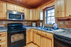 Wardensville Cabin w/ Hot Tub, Creek & Fire Pit!