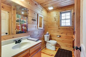 Wardensville Cabin w/ Hot Tub, Creek & Fire Pit!