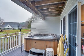 Ellicottville Townhome w/ Hot Tub ~ 2 Mi to Skiing