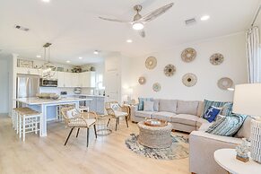 Family-friendly Crystal Beach Home: Steps to Beach