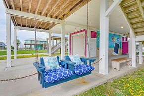 Family-friendly Crystal Beach Home: Steps to Beach