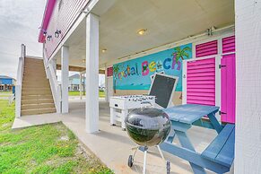 Family-friendly Crystal Beach Home: Steps to Beach