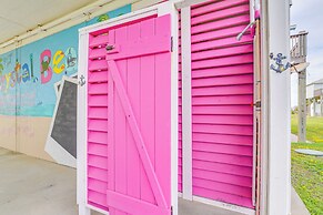 Family-friendly Crystal Beach Home: Steps to Beach