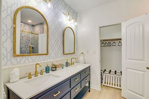 Family-friendly Crystal Beach Home: Steps to Beach