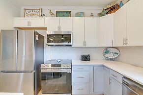 Family-friendly Crystal Beach Home: Steps to Beach