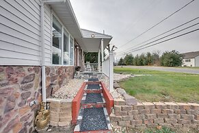 2 Mi to Hersheypark: Group Getaway w/ Deck