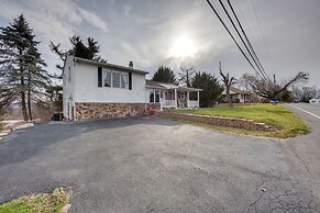 2 Mi to Hersheypark: Group Getaway w/ Deck