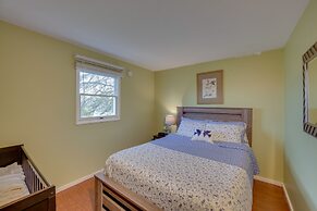 2 Mi to Hersheypark: Group Getaway w/ Deck