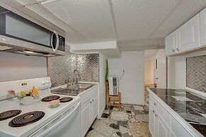 2 Mi to Hersheypark: Group Getaway w/ Deck