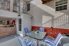 2 Mi to Hersheypark: Group Getaway w/ Deck