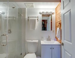 Okeechobee Cabin w/ Patio & Community Pool!