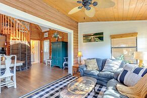 Okeechobee Cabin w/ Patio & Community Pool!