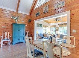 Okeechobee Cabin w/ Patio & Community Pool!