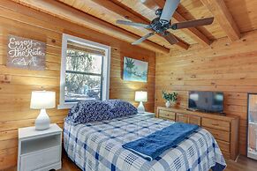 Okeechobee Cabin w/ Patio & Community Pool!