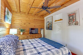 Okeechobee Cabin w/ Patio & Community Pool!
