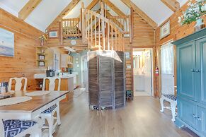 Okeechobee Cabin w/ Patio & Community Pool!