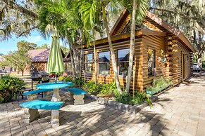 Okeechobee Cabin w/ Patio & Community Pool!