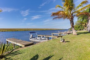 Okeechobee Cabin w/ Patio & Community Pool!