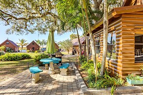 Okeechobee Cabin w/ Patio & Community Pool!