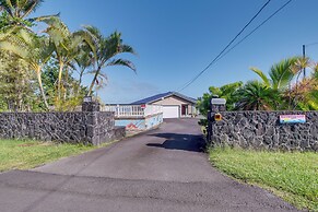 Coastal Keaau Home: Ocean & Sunrise Views, Pool